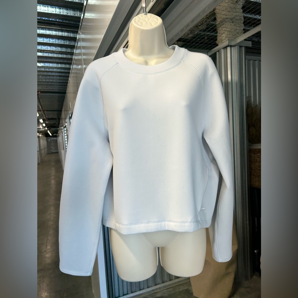 Lululemon white crewneck sweatshirt size 8 (M)